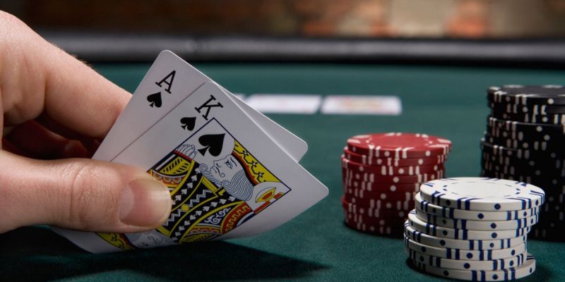 Chơi poker không chỉ là vấn đề may mắn, mà còn liên quan đến kỹ năng và chiến lược. 
